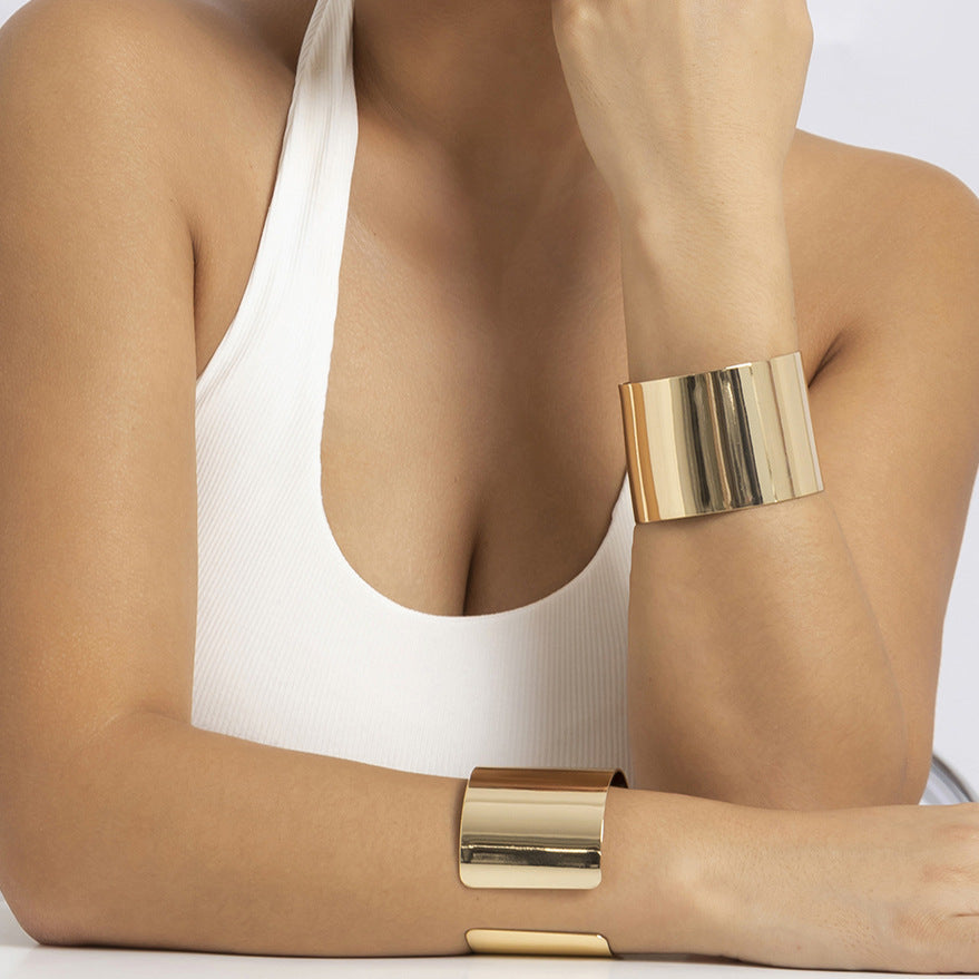 THE LUXE GOLD CUFF BRACELET